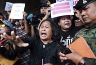 In Thailandia arrestati cento politici ora tocca a 35 intellettuali