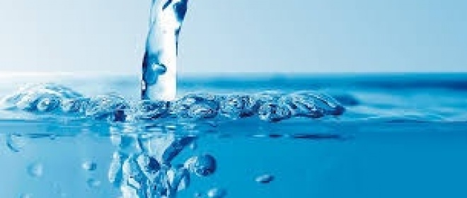Acqua fonte di vita: ma bere tanta acqua fa bene?