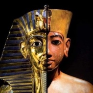 Il volto di Tutankhamon e la celebre maschera d'oro