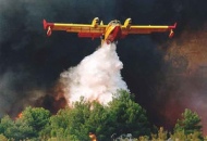Incendio boschi, in azione canadair e squadre di terra