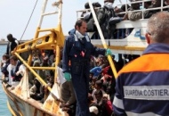 Soccorso il «Barcone dei ragazzini». A bordo 70 migranti adolescenti