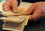 Napoli, va in banca e gli rubano 500 euro. Smascherato vigilantes con passepartout
