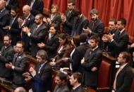 «Comitato dei 42» il sì della Camera. Tensione a Cinque stelle in aula