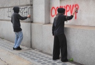 Blitz degli studenti in provincia hanno portato calcinacci e striscioni