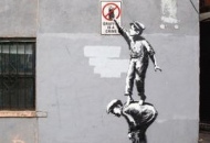 Un murale al giorno a New York. Banksy è andato oltreoceano