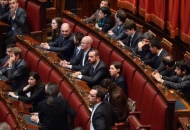 Abolizione del reato di clandestinità. è caos in Parlamento, la Lega insorge