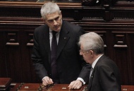 L'accusa di Mario Monti ai suoi. «Casini e Mauro aprono al Pdl»