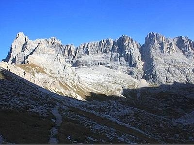 Cortina, enorme frana sulle Dolomiti. Si stacca parete di roccia di 300 metri