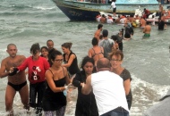 Soccorso in mare migranti per la Bossi-Fini non è reato