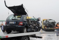 Auto invade carreggiata opposta. Perde la vita un'intera famiglia