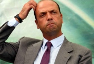 Alfano contro Berlusconi e i suoi. «Circondato da troppi inutili idioti»