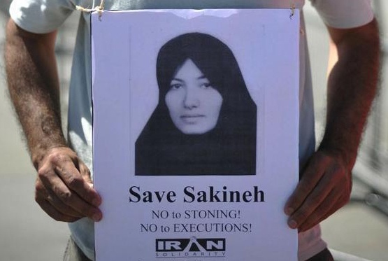 Si teme ancora per la vita di Sakineh. L'iraniana avrebbe tentato il suicidio in carcere