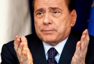 Berlusconi non potrà recarsi a Dublino infatti non può viaggiare fuori dall'Italia