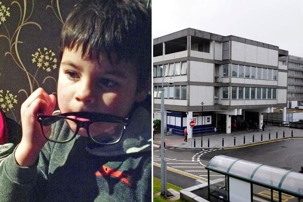 Preston Flores, 7 anni, scozzese gli amichetti gli danno fuoco in strada