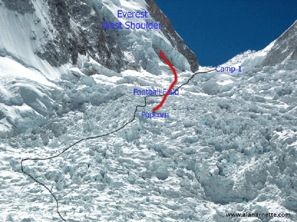 Una valanga sull'Everest, in Nepal ha travolto e ucciso 13 sherpa