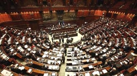Introdotta la responsabilità dei magistrati. Lega Nord e Forza Italia si felicitano