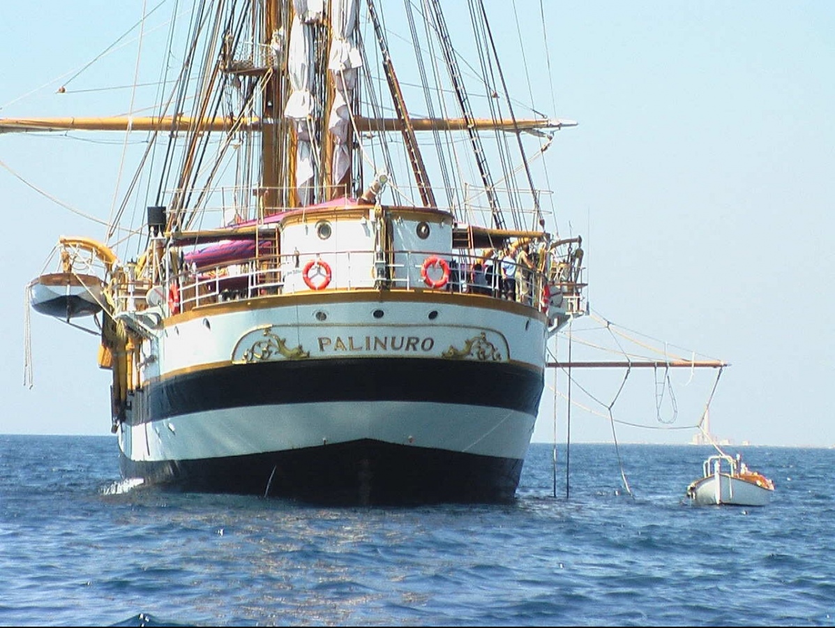 La nave scuola Palinuro per la prima volta nella storia approda a Pantelleria