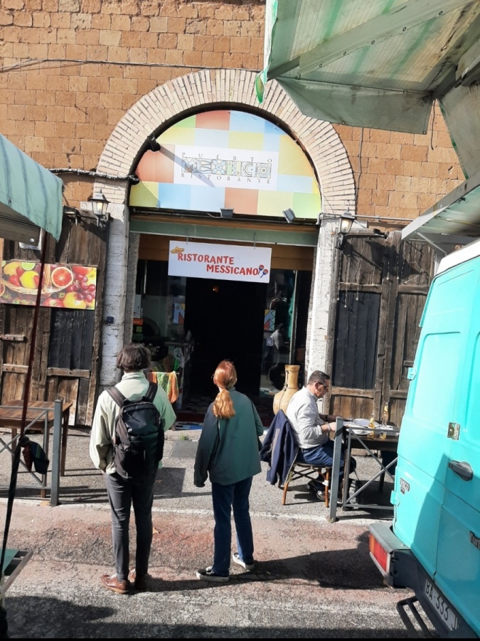 Una sorpresa al mercato di Porta Portese un accattivante ristorante, Puerto Mexico