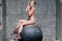 Dal video di Wrecking Ball