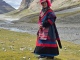 Donna tibetana in abiti tradizionali (copyright: Reteluna.it)