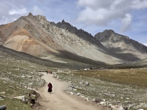 La discesa: le montagne svaniscono sullo sfondo (copyright: Reteluna.it)