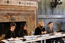 Panel dei relatori alla presentazione stampa della mostra dei Musei reali. A destra Iole Siena di Arthemisia