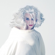 Una bella foto di Drusilla Foer, personaggio en travesti di Gianluca Gori